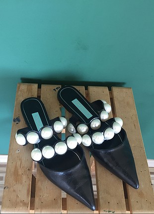 40 Beden siyah Renk Zara incili terlikler