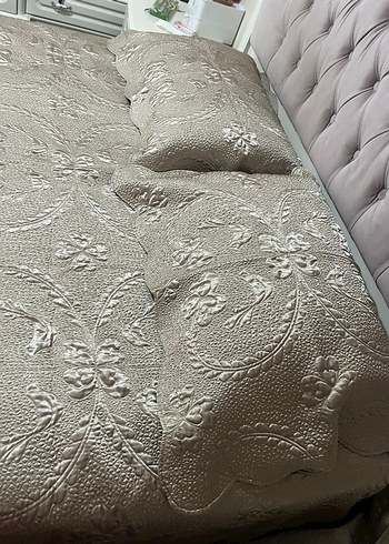 Bej Nakışlı Yatak Örtüsü - Görsel 4