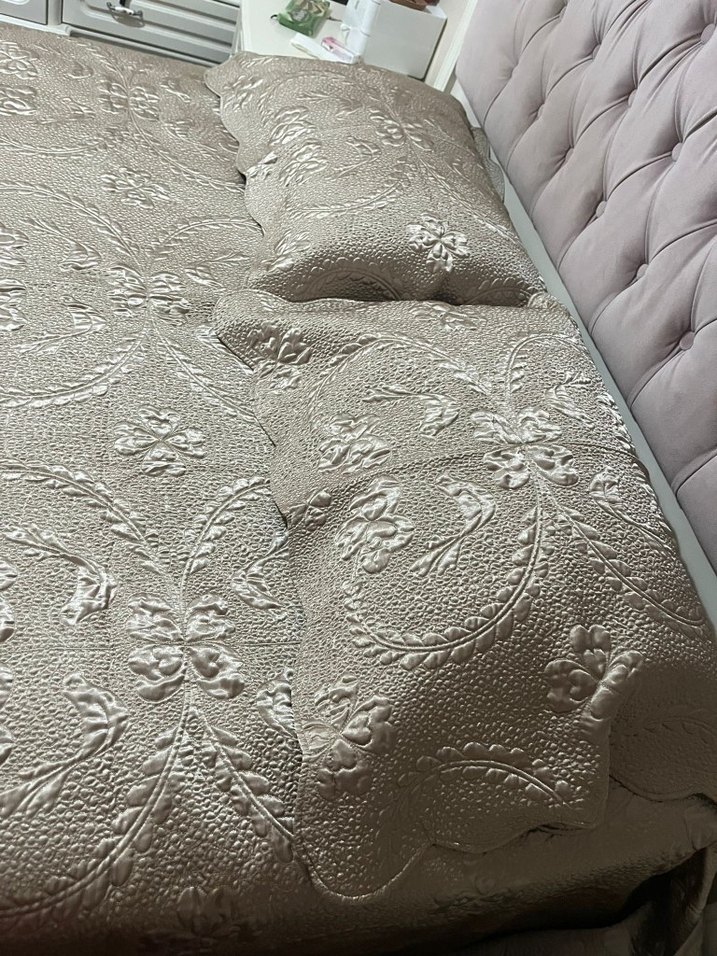 Bej Nakışlı Yatak Örtüsü - Görsel 4