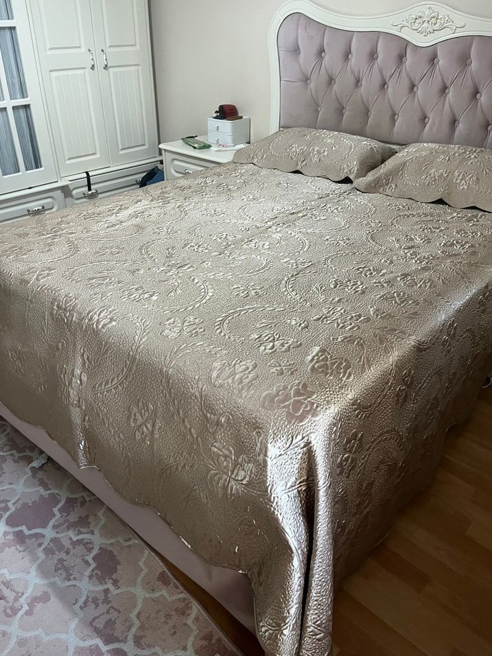 Bej Nakışlı Yatak Örtüsü - Görsel 2