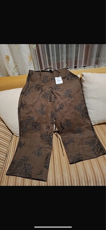 Zara Zata Boncuk İşlemeli Pantolon