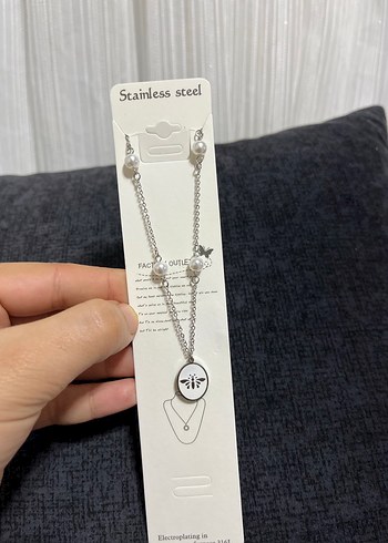 Gri Zincir Detaylı Beyaz Minimalist Kadın Kolye