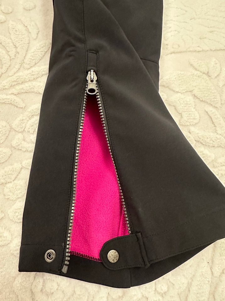 Beyaz Fermuarlı Kadın Mont ve Siyah Kayak Pantolonu - Görsel 5