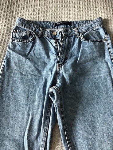 LC Waikiki Jean mom