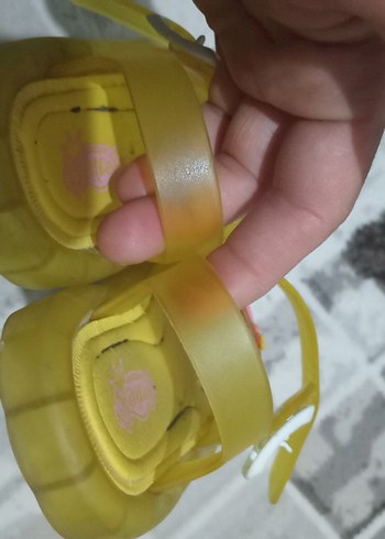 26 Beden sarı Renk Sarı Baskılı Kız Çocuk Terliği Tokalı