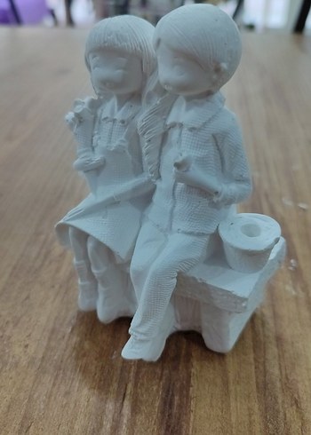 Beyaz Oturan Çift Figürü - Görsel 2