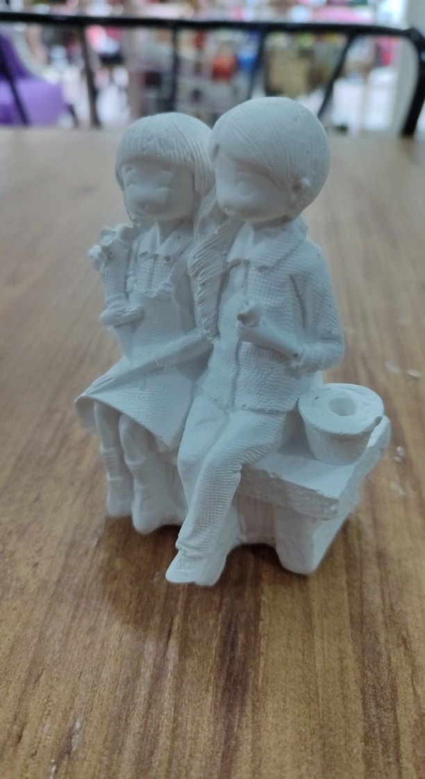 Beyaz Oturan Çift Figürü - Görsel 2