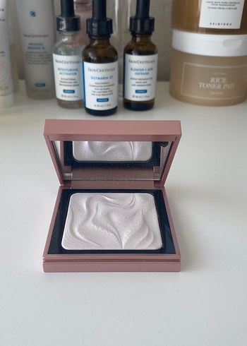  Beden Bobbi Brown Highlighting Powder