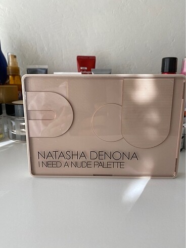 Natasha Denona İ Need A Nude