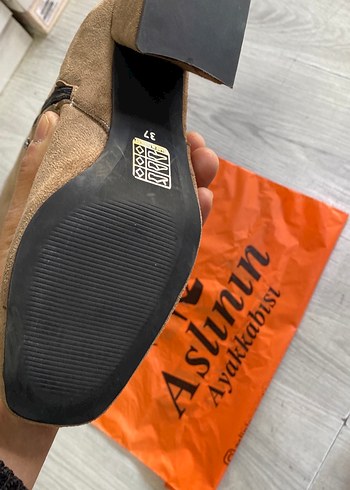 Bej Süet Kemerli Dizüstü Topuklu Çizme - Görsel 4