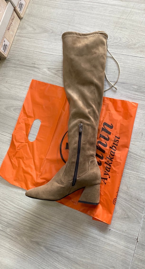 Bej Süet Kemerli Dizüstü Topuklu Çizme - Görsel 3