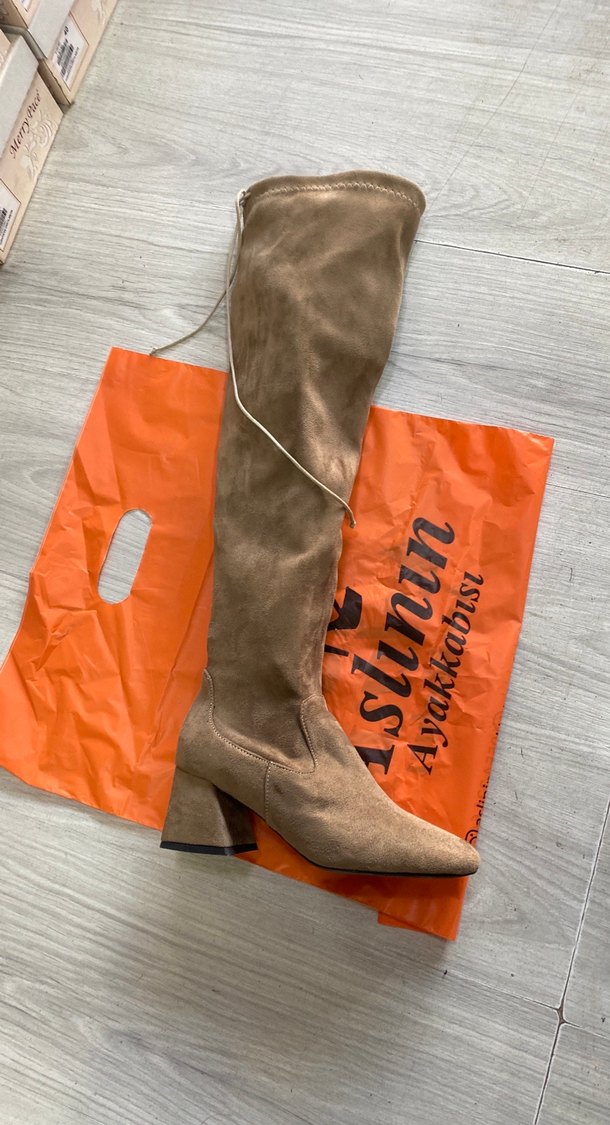 Bej Süet Kemerli Dizüstü Topuklu Çizme - Görsel 2