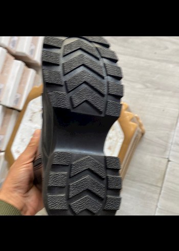 Siyah Parlak Platform Topuklu Kadın Bot - Görsel 3