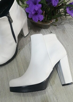 Beyaz cilt deri topuk 12 cm pilatforum 3 cm