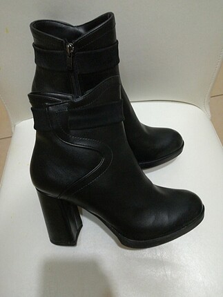 Siyah cilt deri topuk 10 cm pilatforum 2 cm