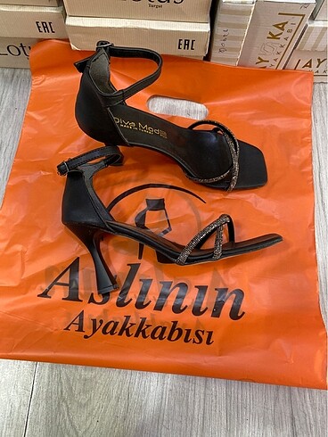 Siyah cılt derı topuk 9 cm