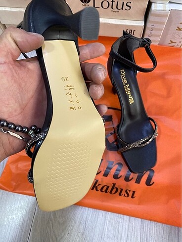 39 Beden Siyah cılt derı topuk 9 cm