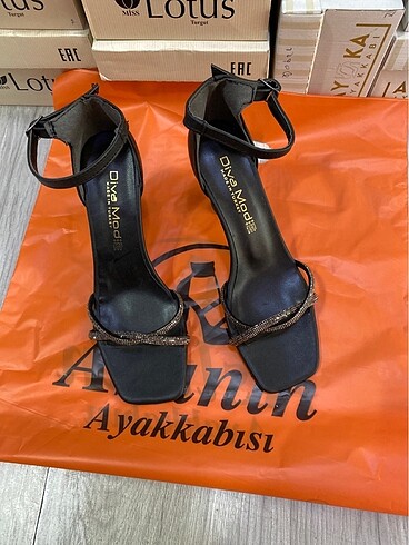 Diğer Siyah cılt derı topuk 9 cm