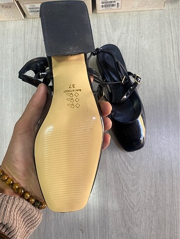 37 Beden Sıyah rugan derı topuk 4 cm