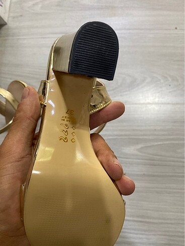 37 Beden Altın rengı rugan derı topul 9 cm
