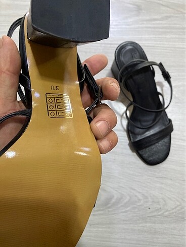 38 Beden Sıyah cılt derı topuk 7 cm