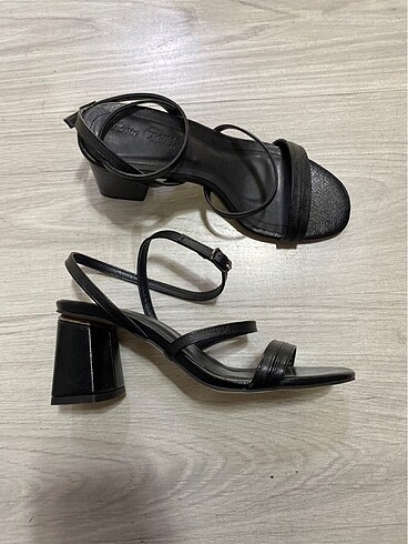 Sıyah cılt derı topuk 7 cm