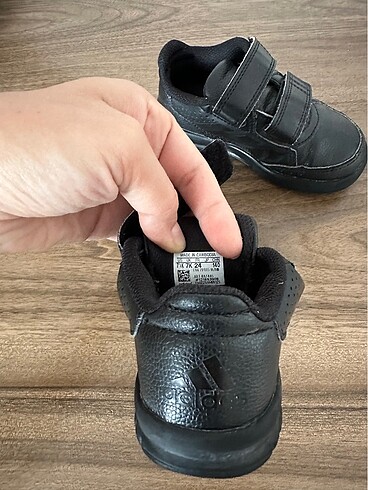 24 Beden Adidas çocuk ayakkabısı