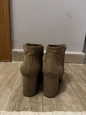 37 Beden Bershka topuklu bot