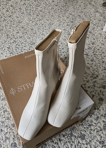 38 Beden Stradivarius Yeni Etiketli Bot