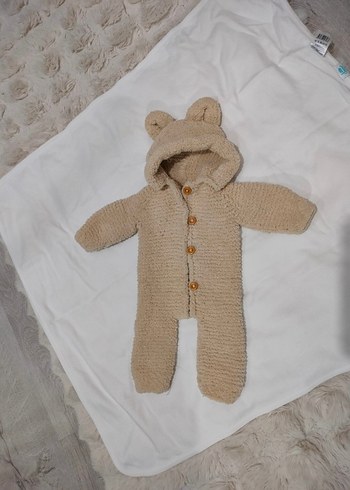 Kapüşonlu Bej Örgü Bebek Tulumu