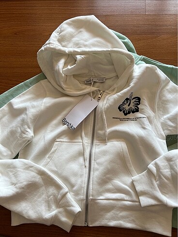 Bershka orginal etiketli crop sweat
