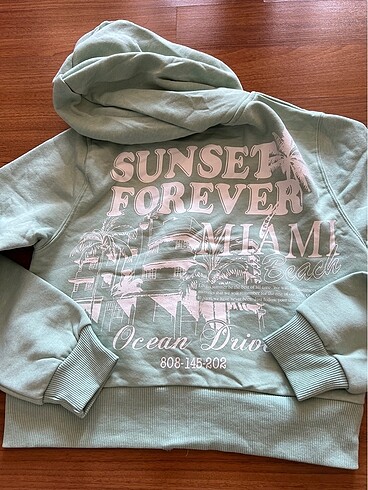 m Beden yeşil Renk Bersha orginal etiketli crop sweat