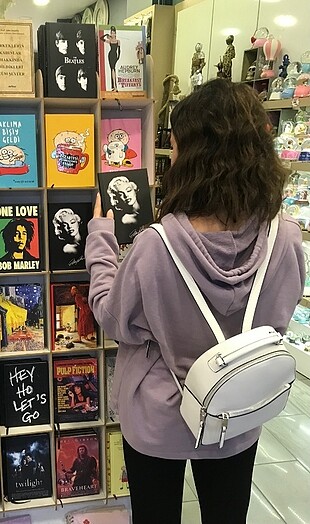 Stradivarius beyaz sırt çantası