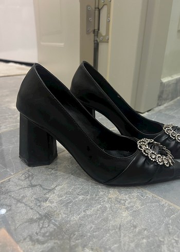 Klasik Siyah Tokalı Topuklu Kadın Ayakkabı - Görsel 3