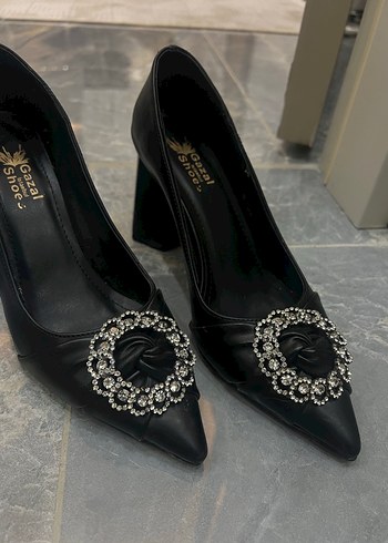 Klasik Şıklık Siyah Topuklu Kadın Ayakkabı - Görsel 2