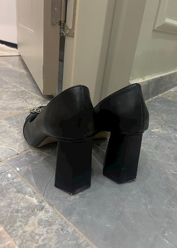 Klasik Şıklık Siyah Topuklu Kadın Ayakkabı - Görsel 4