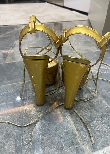 Altın Renk Parlak Platform Topuklu Kadın Ayakkabı - Görsel 4
