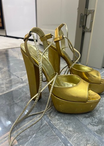 Altın Renk Parlak Platform Topuklu Kadın Ayakkabı - Görsel 2