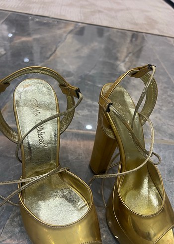 Altın Renk Parlak Platform Topuklu Kadın Ayakkabı - Görsel 3