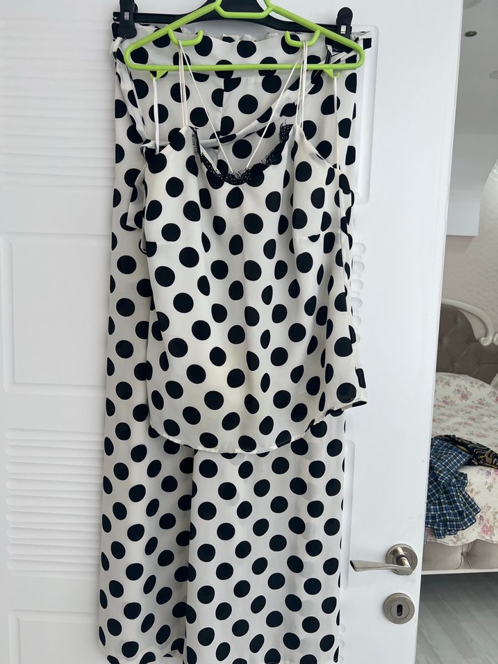 Uzun Puantiyeli pantolonlu takım - Görsel 4