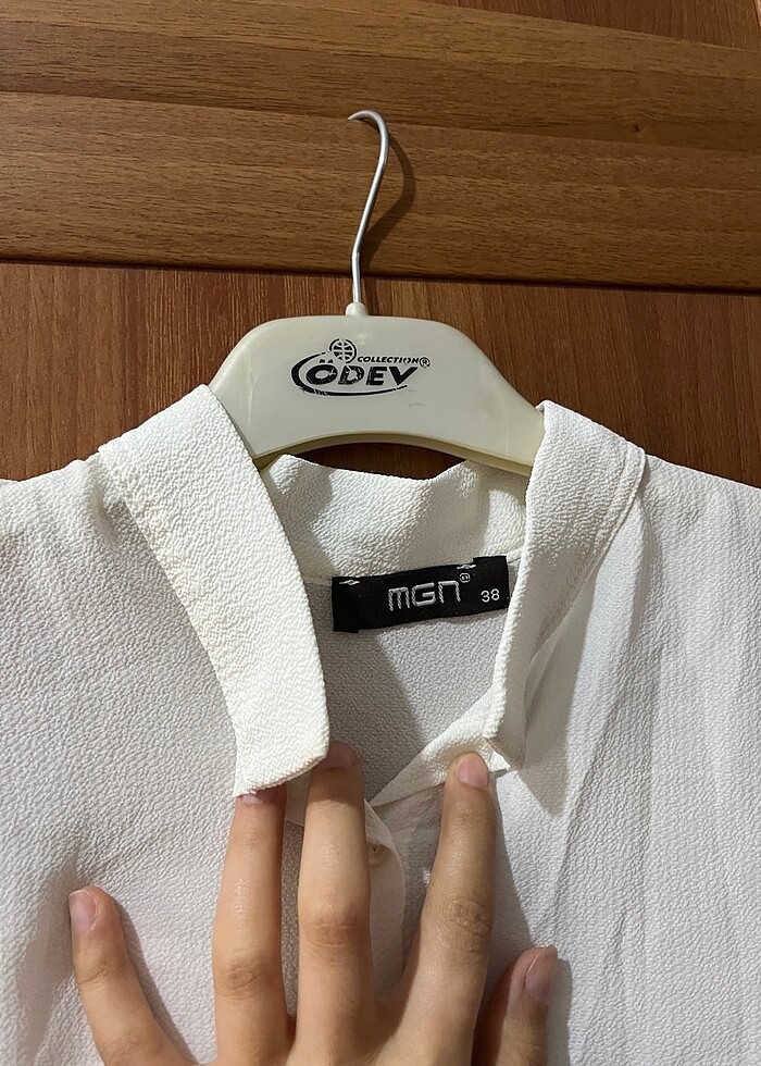 Beyaz gömlek - Görsel 2