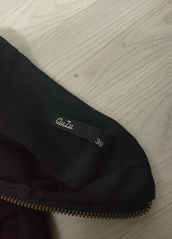 Siyah yırtmaçlı etek - Görsel 4