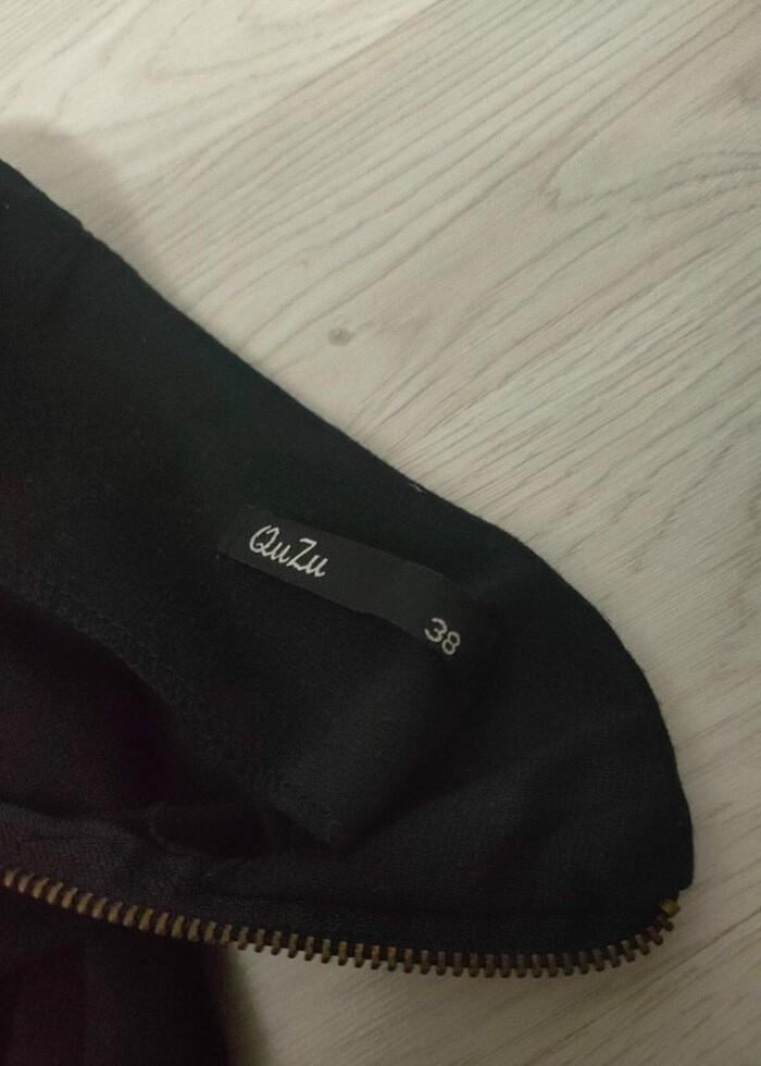 Siyah yırtmaçlı etek - Görsel 4