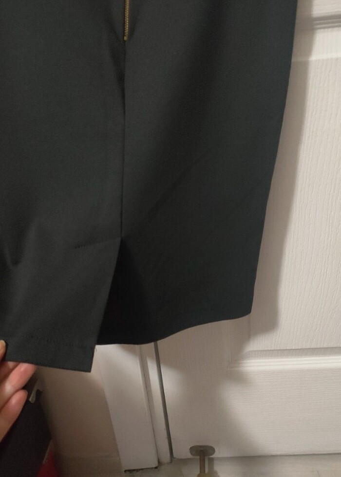 Siyah yırtmaçlı etek - Görsel 3