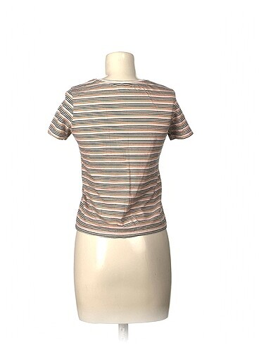 m Beden Defacto T-shirt %70 İndirimli.