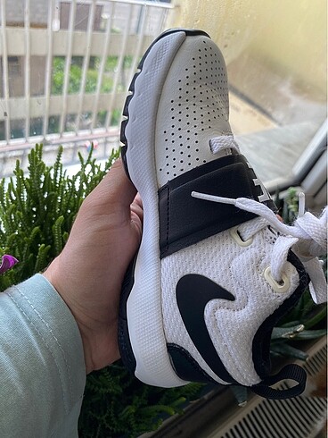 28 Beden beyaz Renk Orjinal Nike Çocuk Spor Ayakkabısı 28,5
