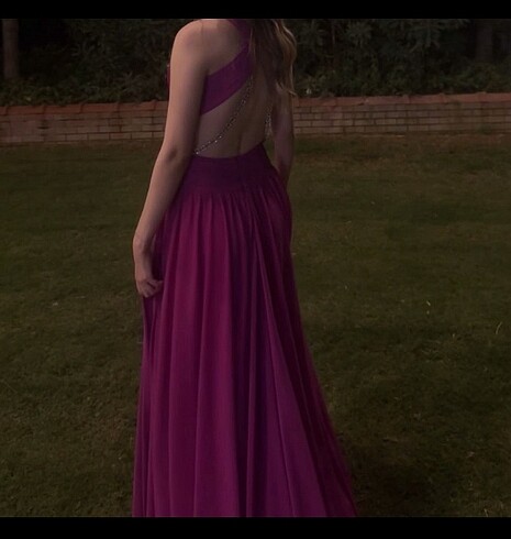 Şık zarif sırtı açık elbise - Görsel 5