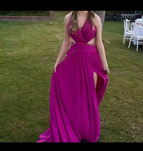 Şık zarif sırtı açık elbise - Görsel 2