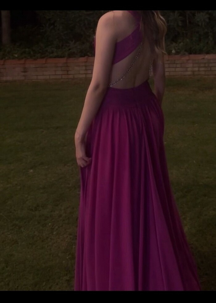 Şık zarif sırtı açık elbise - Görsel 5