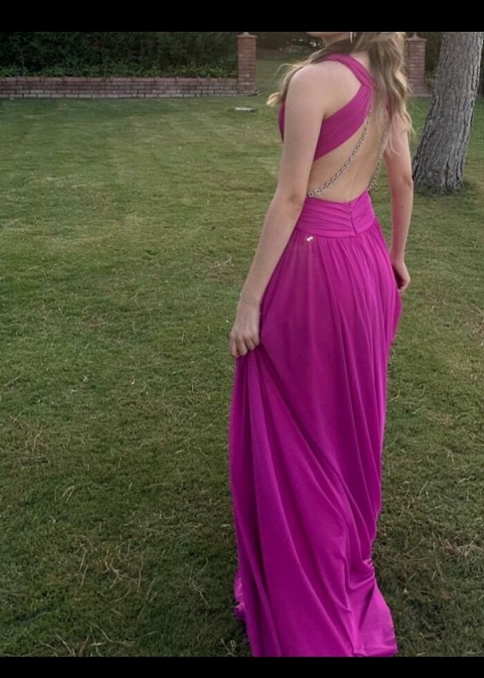 Şık zarif sırtı açık elbise - Görsel 4